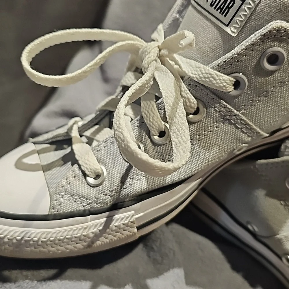 Converse light gray sneakers  size 8 - Picture 7 of 8